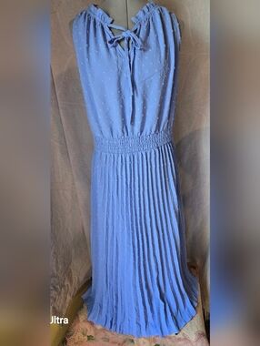 Sleeveless Blue Midi Dress with Tie Neck and Pleated Skirt